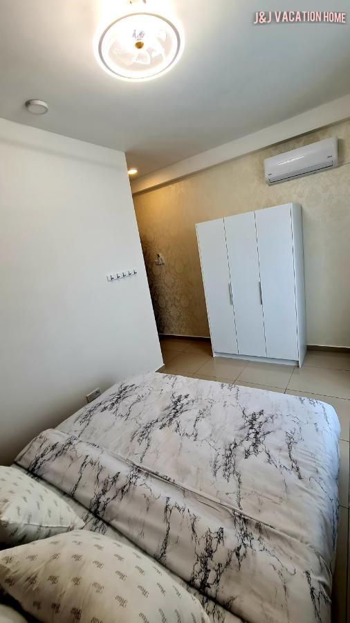 J&J Vacation Home@Novo8 Residence Kampong Tambak Luaran gambar