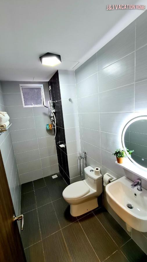 J&J Vacation Home@Novo8 Residence Kampong Tambak Luaran gambar