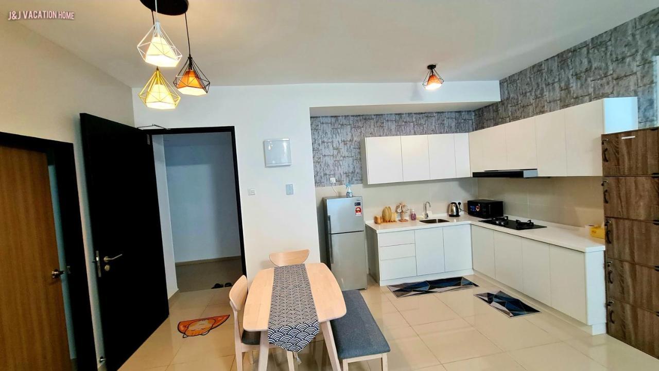 J&J Vacation Home@Novo8 Residence Kampong Tambak Luaran gambar