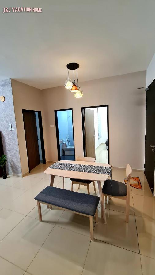 J&J Vacation Home@Novo8 Residence Kampong Tambak Luaran gambar
