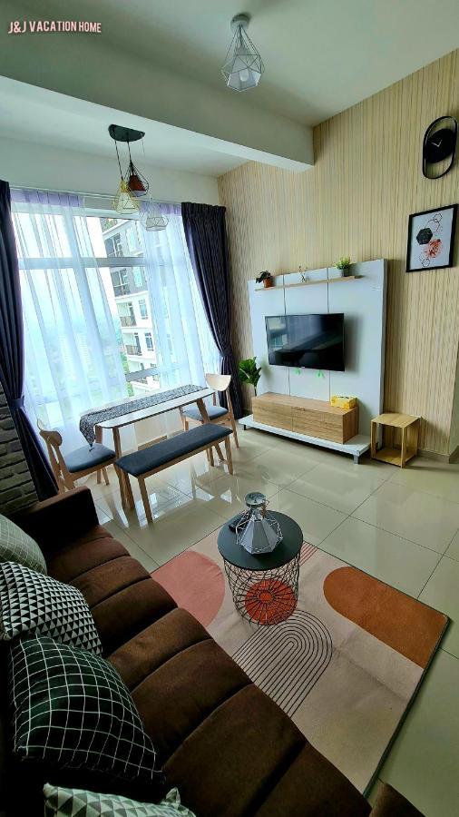 J&J Vacation Home@Novo8 Residence Kampong Tambak Luaran gambar