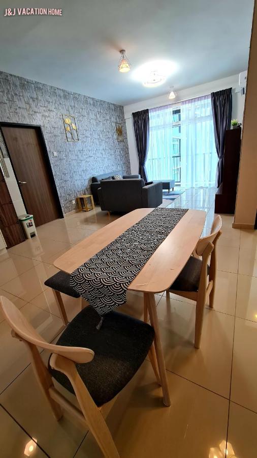 J&J Vacation Home@Novo8 Residence Kampong Tambak Luaran gambar