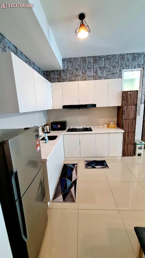 J&J Vacation Home@Novo8 Residence Kampong Tambak Luaran gambar