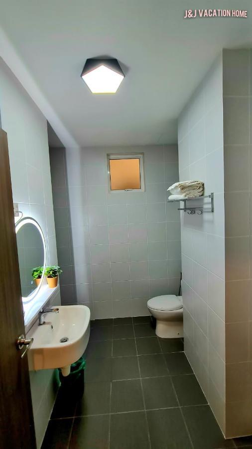 J&J Vacation Home@Novo8 Residence Kampong Tambak Luaran gambar