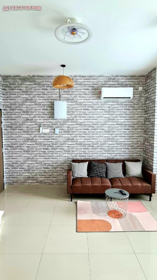 J&J Vacation Home@Novo8 Residence Kampong Tambak Luaran gambar