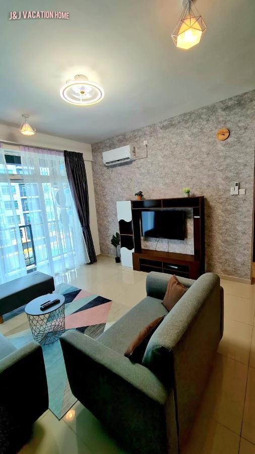 J&J Vacation Home@Novo8 Residence Kampong Tambak Luaran gambar