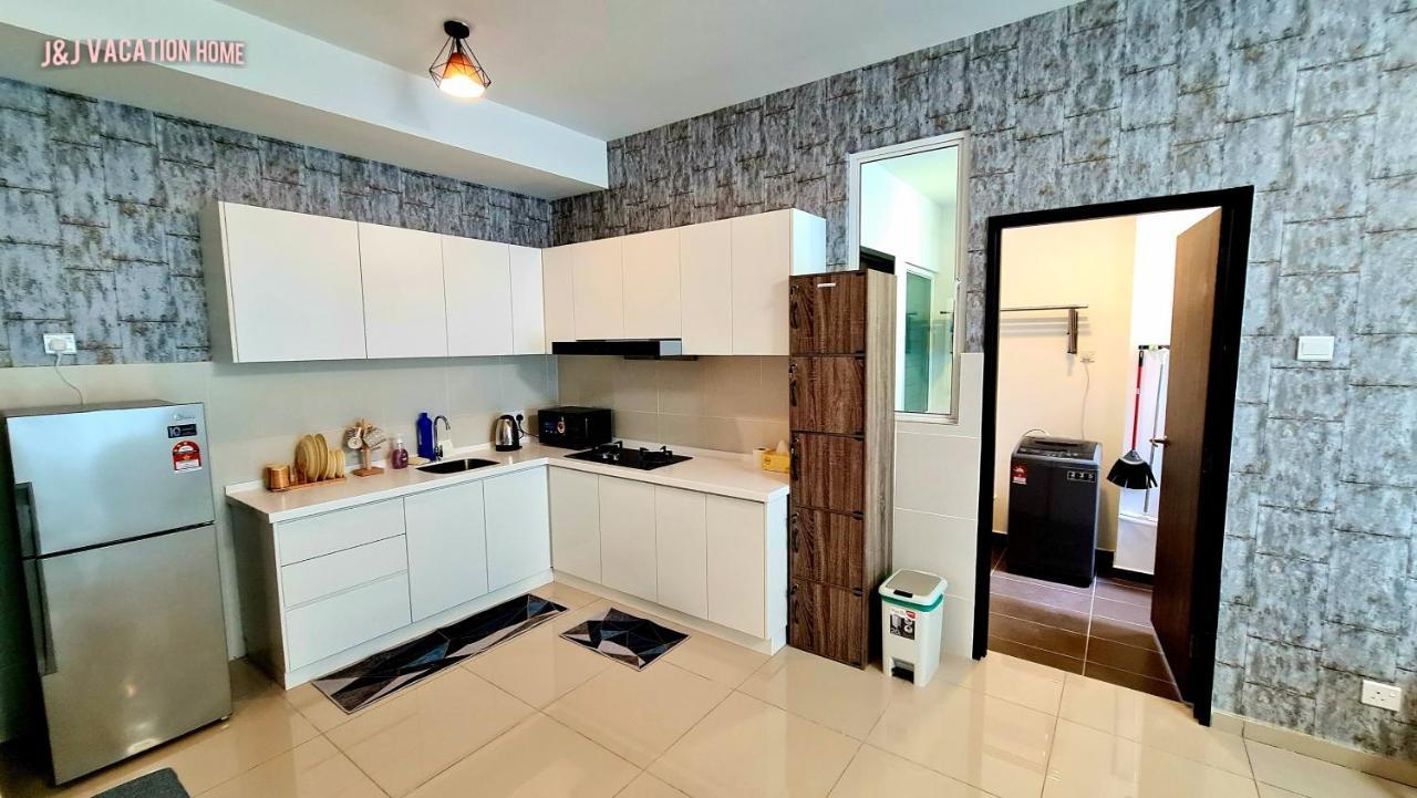 J&J Vacation Home@Novo8 Residence Kampong Tambak Luaran gambar