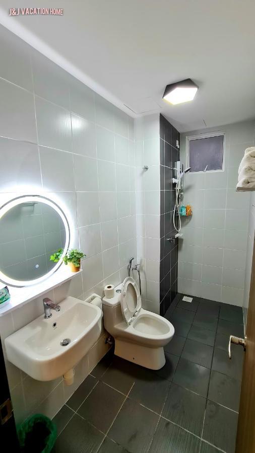 J&J Vacation Home@Novo8 Residence Kampong Tambak Luaran gambar