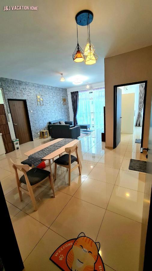 J&J Vacation Home@Novo8 Residence Kampong Tambak Luaran gambar