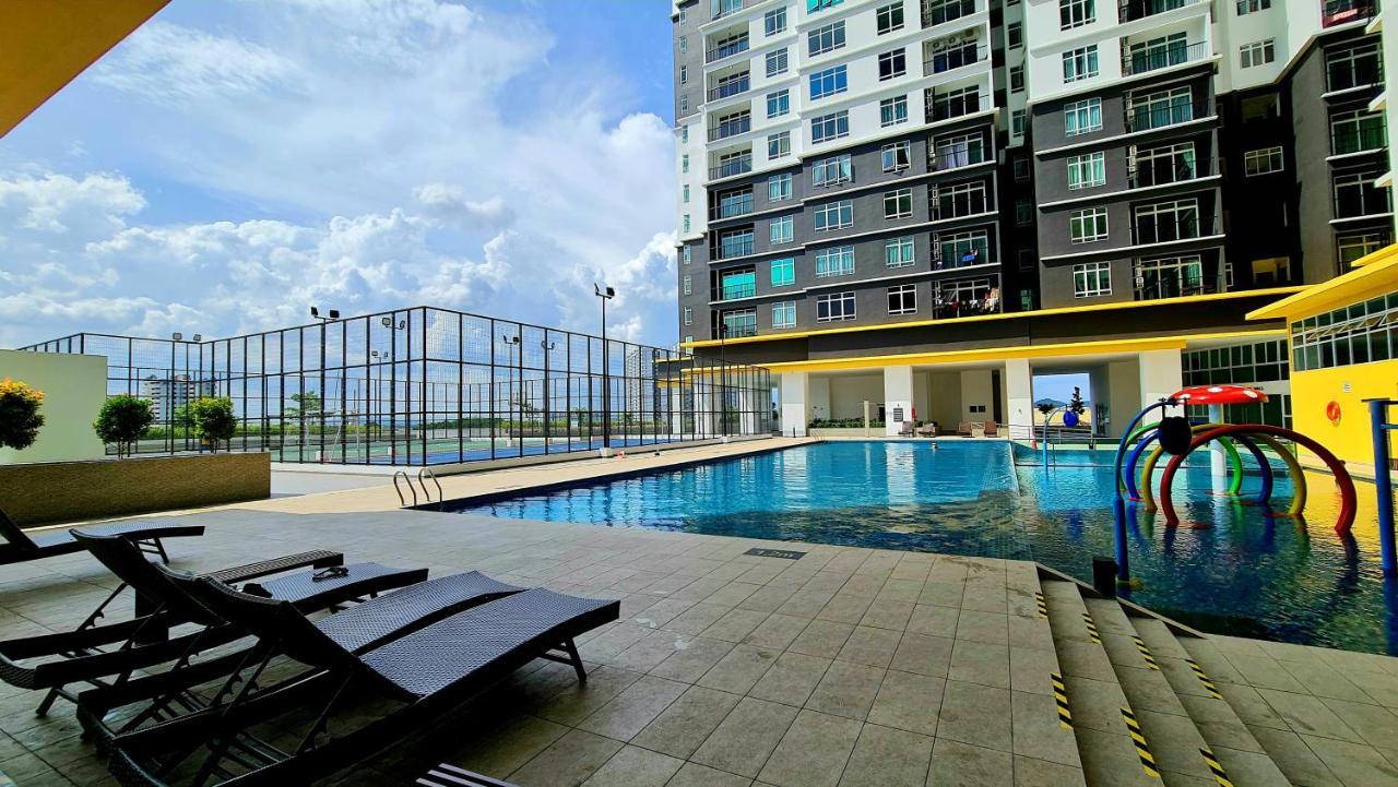 J&J Vacation Home@Novo8 Residence Kampong Tambak Luaran gambar